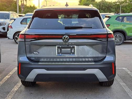 2025 Volkswagen Tiguan 2.0T SE