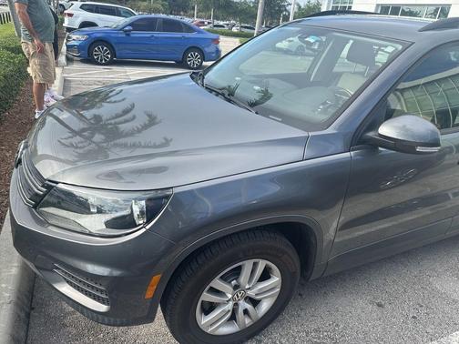 Pepper 2016 Volkswagen Tiguan S