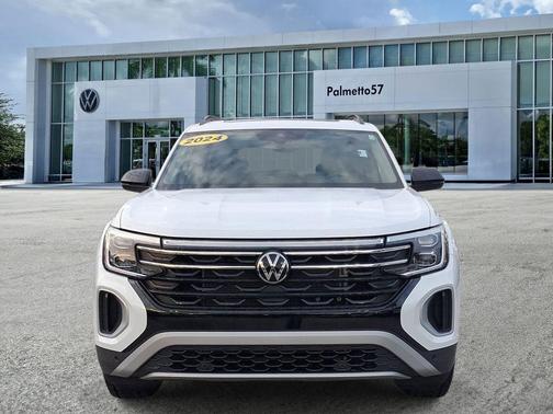Pure White 2024 Volkswagen Atlas 2.0T Peak Edition SE w/Technology