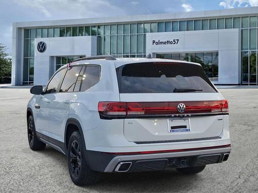 Pure White 2024 Volkswagen Atlas 2.0T Peak Edition SE w/Technology