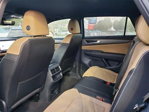 2026 Volkswagen Atlas Cross Sport 2.0T SE w/Technology