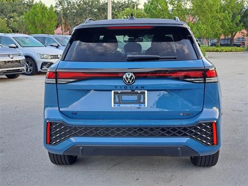 2025 Volkswagen Tiguan 2.0T SE R-Line Black