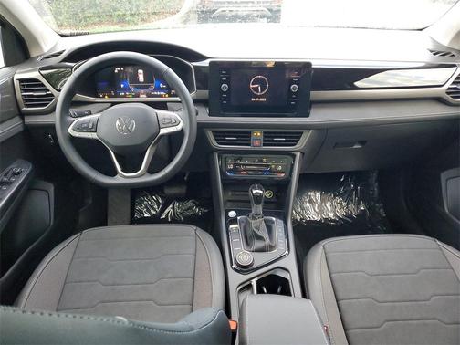 2025 Volkswagen Taos 1.5T SE Black