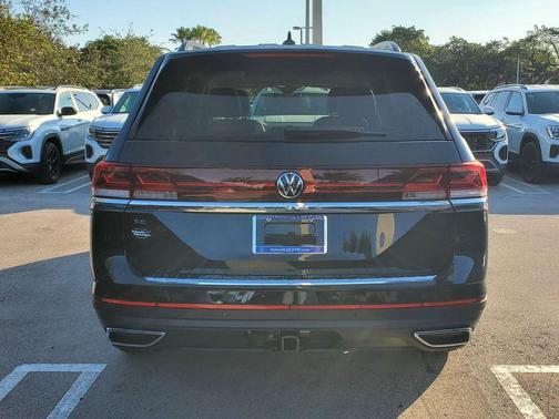 Deep Black Pearl 2026 Volkswagen Atlas 2.0T SE W/TECHNOLOGY