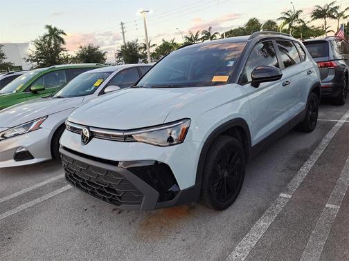 2025 Volkswagen Taos 1.5T SE Black