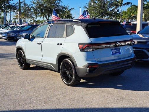 2025 Volkswagen Taos 1.5T SE Black