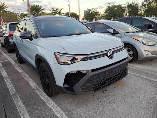 2025 Volkswagen Taos 1.5T SE Black