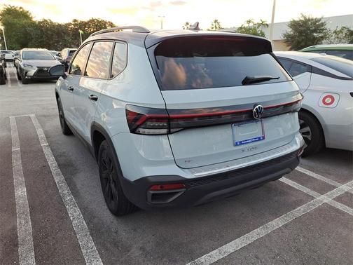 2025 Volkswagen Taos 1.5T SE Black