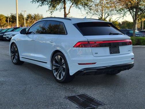 2025 Audi Q8 55 Premium