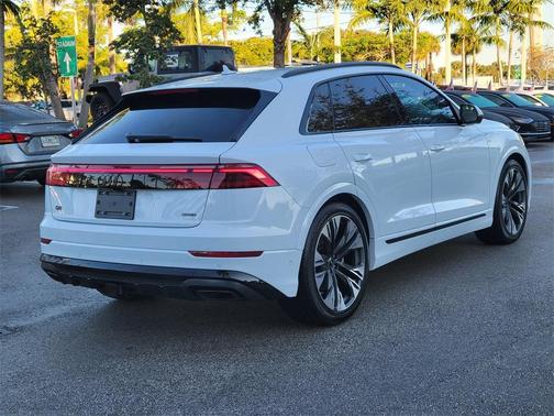 2025 Audi Q8 55 Premium