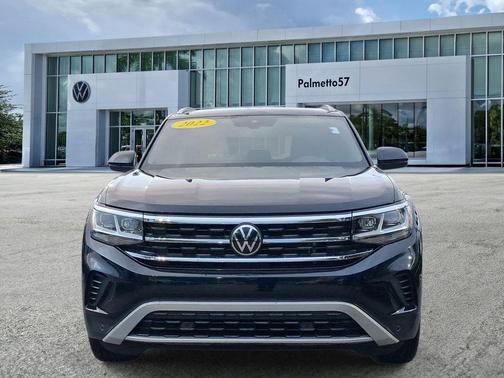 Deep Black Pearl Effect 2022 Volkswagen Atlas Cross Sport 2.0T SEL