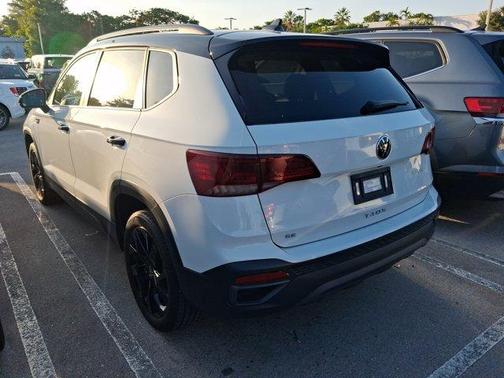 Pure White 2024 Volkswagen Taos 1.5T SE Black