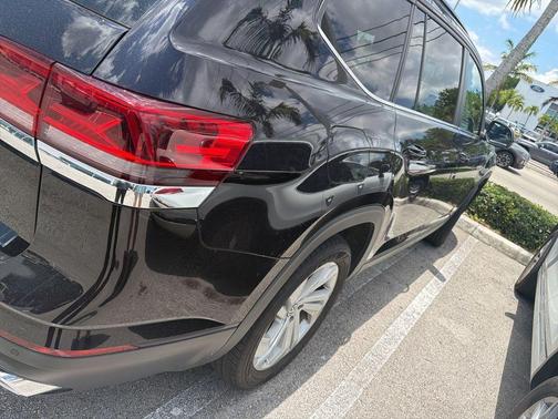 Deep Black Pearl Effect 2023 Volkswagen Atlas 3.6L SE w/Technology