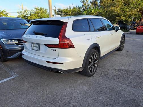 2020 Volvo V60 Cross Country T5