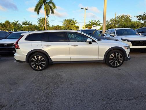 2020 Volvo V60 Cross Country T5