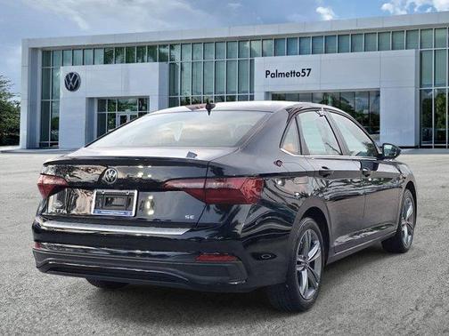 Deep Black Pearl Effect 2023 Volkswagen Jetta 1.5T SE