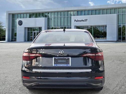 Deep Black Pearl Effect 2023 Volkswagen Jetta 1.5T SE