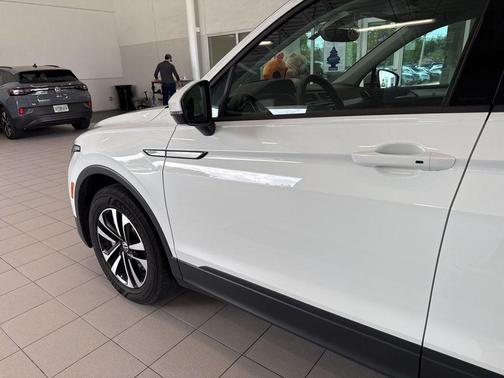 Pure White 2023 Volkswagen Tiguan 2.0T S