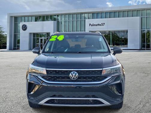 Deep Black Pearl Effect 2024 Volkswagen Taos 1.5T SE