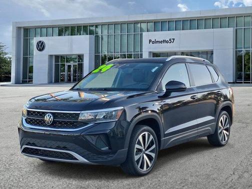Deep Black Pearl Effect 2024 Volkswagen Taos 1.5T SE