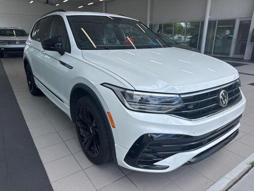 Opal White Pearl Effect 2024 Volkswagen Tiguan 2.0T SE R-Line Black