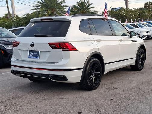 Opal White Pearl Effect 2024 Volkswagen Tiguan 2.0T SE R-Line Black