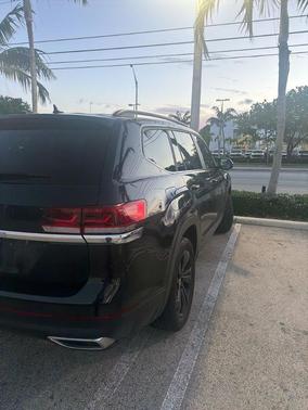 Deep Black Pearl Effect 2023 Volkswagen Atlas 3.6L SE w/Technology