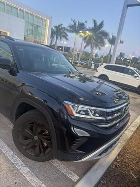 Deep Black Pearl Effect 2023 Volkswagen Atlas 3.6L SE w/Technology