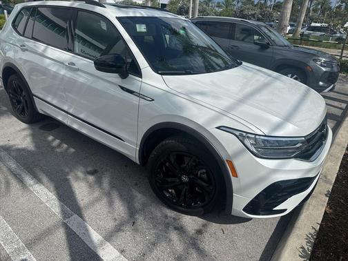 Opal White Pearl Effect 2023 Volkswagen Tiguan 2.0T SE R-Line Black