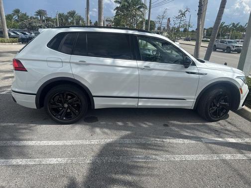 Opal White Pearl Effect 2023 Volkswagen Tiguan 2.0T SE R-Line Black