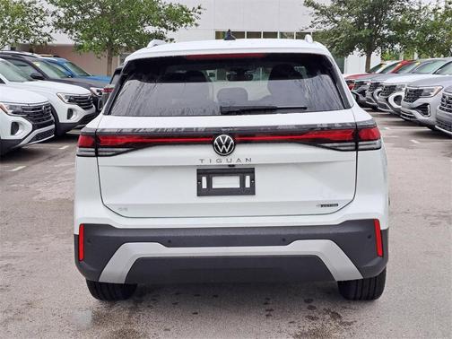 2025 Volkswagen Tiguan 2.0T SE