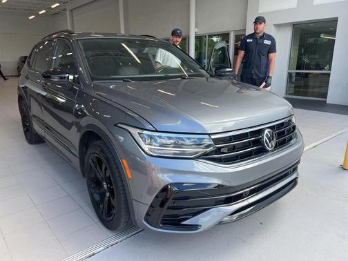 2023 Volkswagen Tiguan 2.0T SE R-Line Black