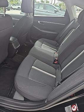 2023 Hyundai SONATA SE