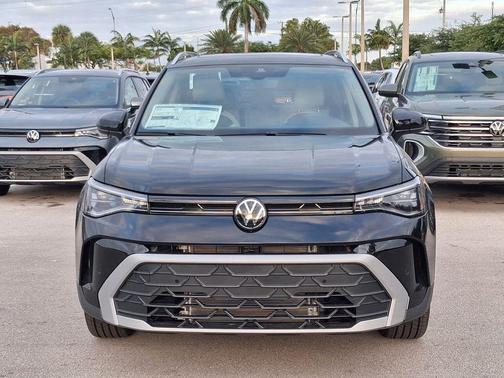 Deep Black Pearl 2026 Volkswagen Taos 1.5T SE