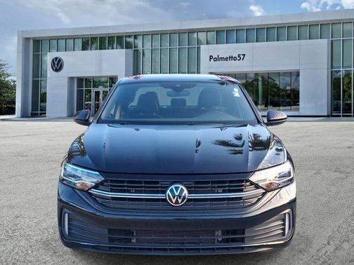 Deep Black Pearl Effect 2024 Volkswagen Jetta 1.5T Sport