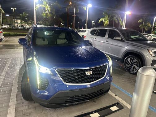 Wave Metallic 2022 Cadillac XT4 Sport