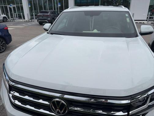 Pure White 2023 Volkswagen Atlas Cross Sport 2.0T SE w/Technology