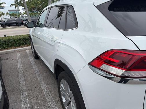 Pure White 2023 Volkswagen Atlas Cross Sport 2.0T SE w/Technology