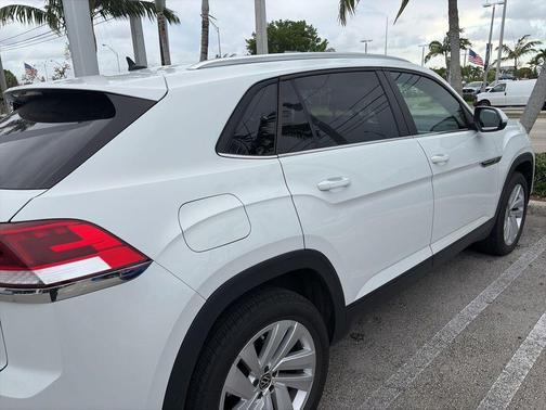 Pure White 2023 Volkswagen Atlas Cross Sport 2.0T SE w/Technology