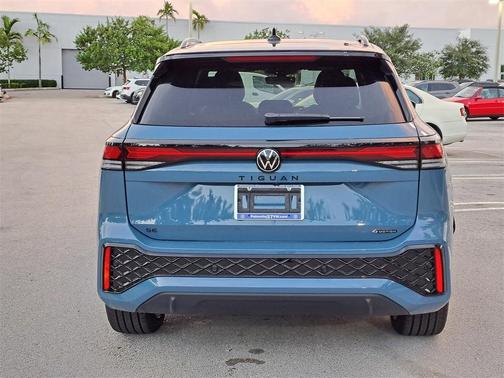 2026 Volkswagen Tiguan 2.0T SE R-Line Black