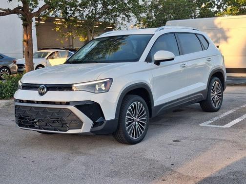 Pure White 2026 Volkswagen Taos 1.5T SE