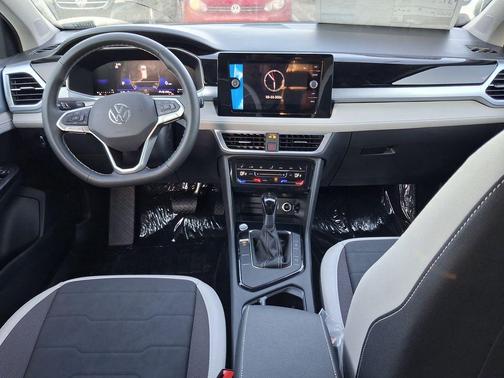 Pure White 2026 Volkswagen Taos 1.5T SE