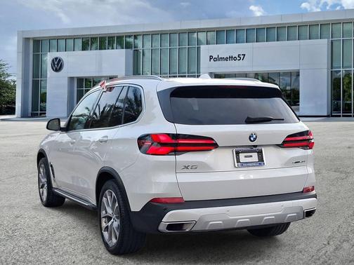 White Metallic 2024 BMW X5 sDrive40i