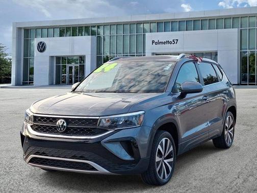 Platinum Gray Metallic 2024 Volkswagen Taos 1.5T SE