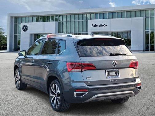 Platinum Gray Metallic 2024 Volkswagen Taos 1.5T SE