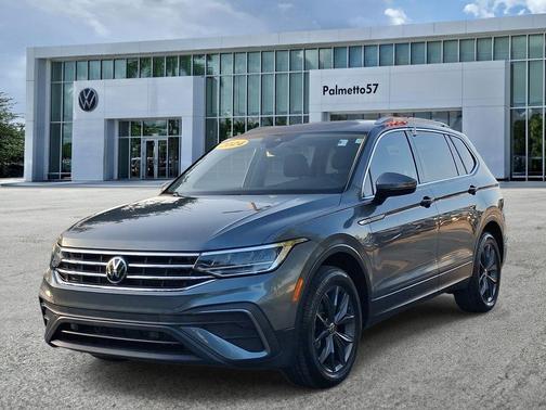 Platinum Gray Metallic 2024 Volkswagen Tiguan 2.0T SE