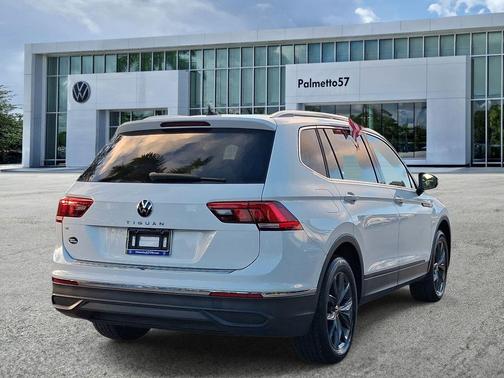 Pure White 2022 Volkswagen Tiguan 2.0T SE