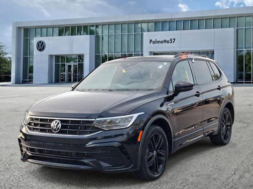 Deep Black Pearl Effect 2022 Volkswagen Tiguan 2.0T SE R-Line Black