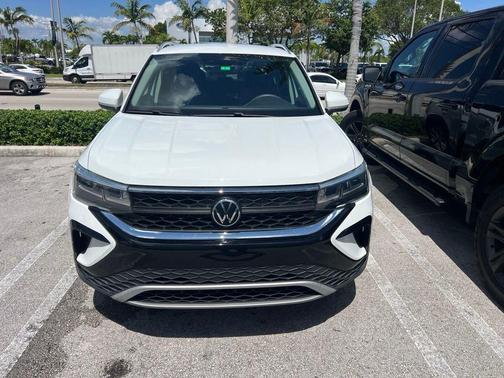 Pure White 2023 Volkswagen Taos 1.5T SE