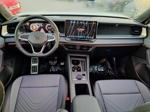 2025 Volkswagen Tiguan 2.0T SE R-Line Black